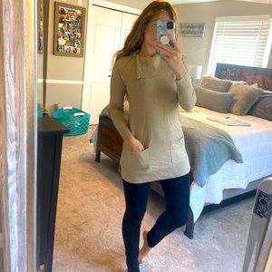 Long sleeve sweater with pockets